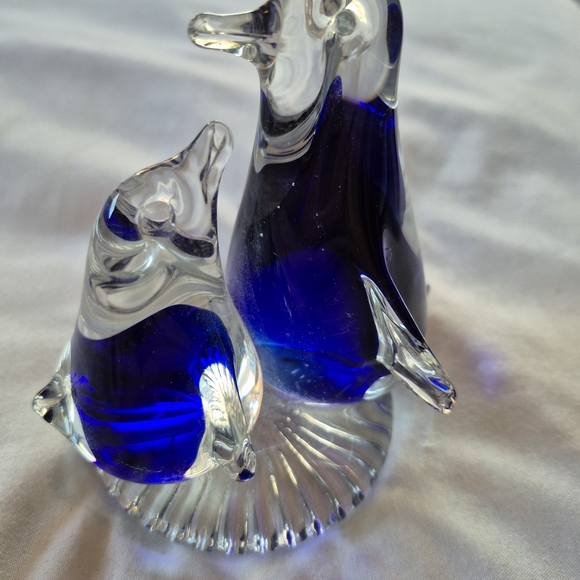 Elegant Blue and Clear Glass Penguin Sculpture - Picture 5 of 6